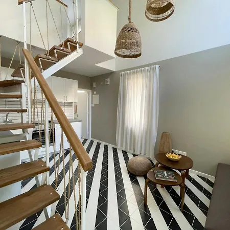 Апартаменты Stunning Duplex 150 Metres From The Sea
