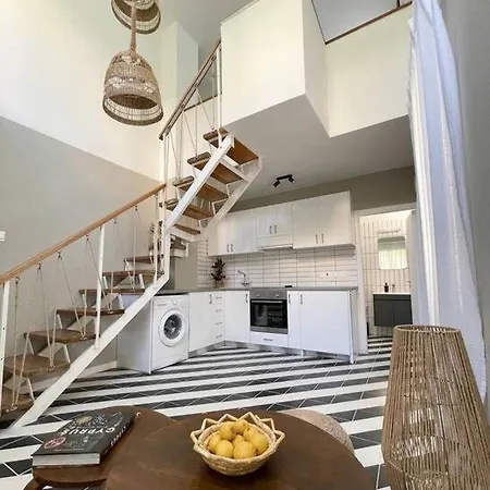 Апартаменты Stunning Duplex 150 Metres From The Sea